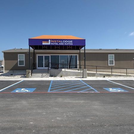 Instalodge Hotel And Suites Karnes City Екстериор снимка