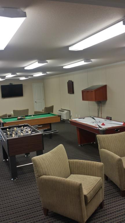 Instalodge Hotel And Suites Karnes City Екстериор снимка