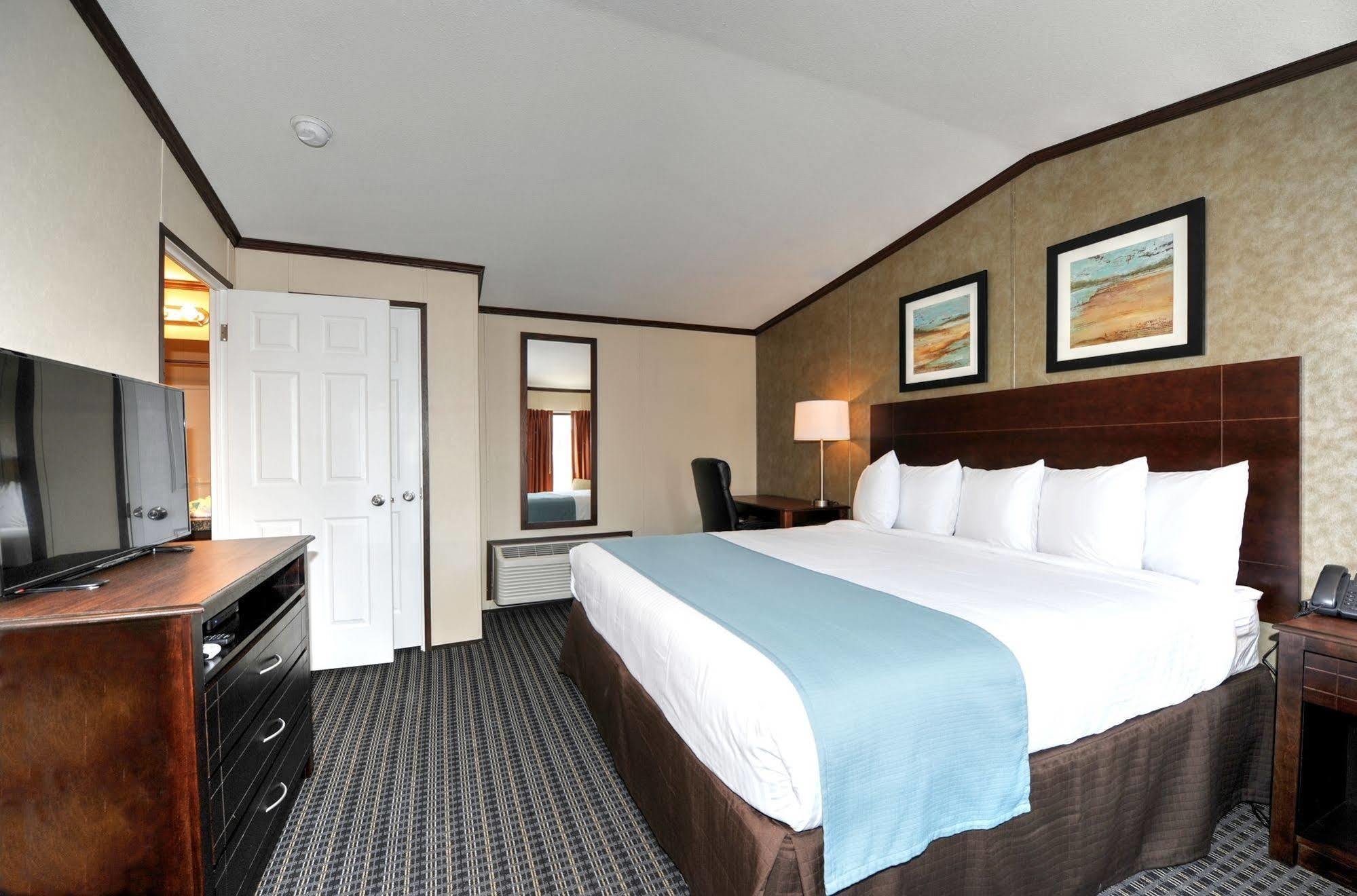 Instalodge Hotel And Suites Karnes City Екстериор снимка