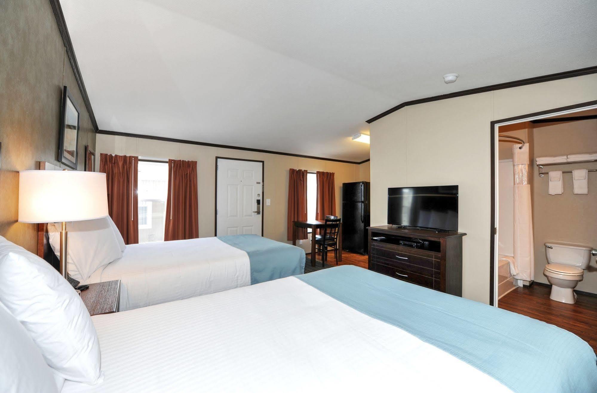 Instalodge Hotel And Suites Karnes City Екстериор снимка